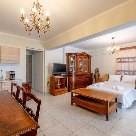 Evie'S Cozy Apartment Атина Екстериор снимка
